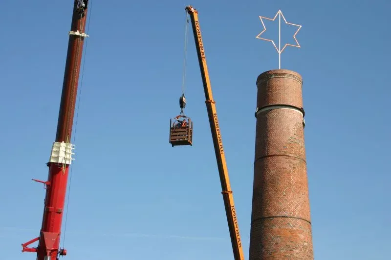Zwei Krane im gemeinsamen Einsatz