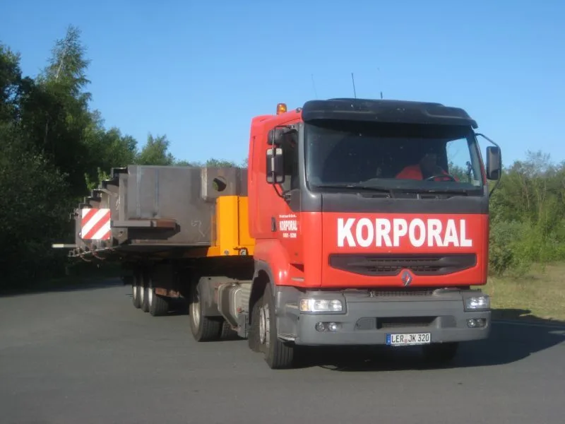 Roter Korporal LKW im Einsatz